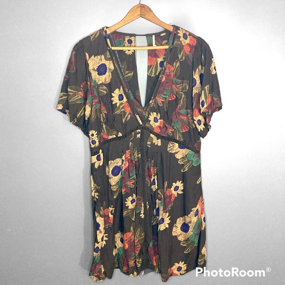 Free People Dresses & Skirts - Free People Floral Short Sleeved Tunic Dress in Brown with Pockets